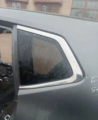 Nissan X-Trail T32 Rear side window N0code
