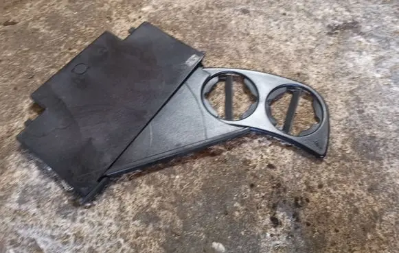 Volkswagen PASSAT B5 Cup holder 