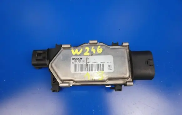 Mercedes-Benz B W246 W242 Fan control module 1137328656