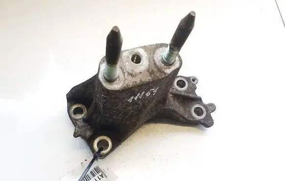 Honda Civic Engine mounting bracket 