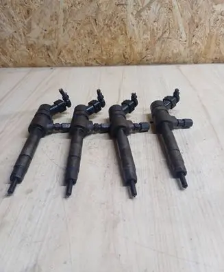 Opel Vectra C Fuel injectors set 0445110165