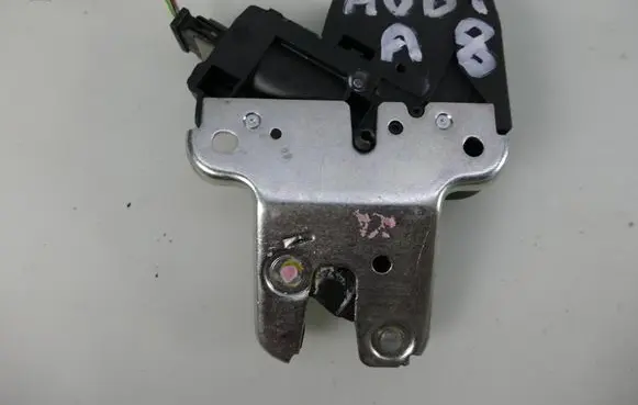 Audi A8 S8 D3 4E Tailgate/trunk/boot lock/catch/latch 4E0827645A