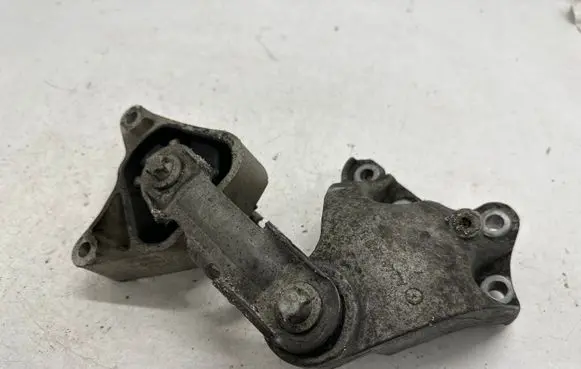 Mercedes-Benz A W176 Engine mount bracket A2462401109 A2462400809