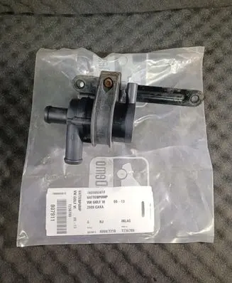 Volkswagen Golf V Water pump 1K0965561F