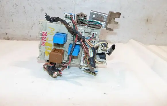 Nissan Primera Fuse module 24350AV700