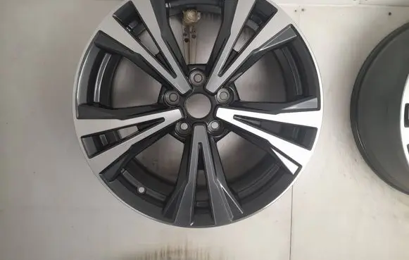 Nissan Qashqai R18 alloy rim HV03B-MB94