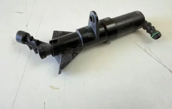 Volkswagen PASSAT CC Headlight washer spray nozzle 1307030667 3C8955104B 110814