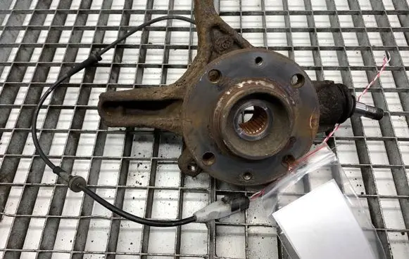Citroen C4 I Picasso Front wheel hub spindle knuckle