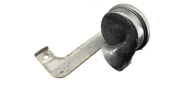Volkswagen Touareg I Horn signal 7L6951185