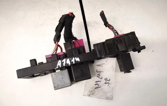 Volkswagen PASSAT B6 Fuse box set 1k1937503