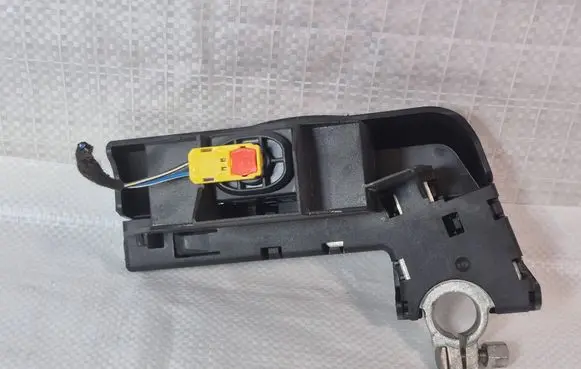 Audi A1 Positive cable (battery) K98J4590