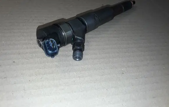 BMW 5 E39 Fuel injector 0445110029