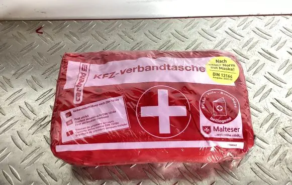 BMW 1 E81 E87 First aid kit 7730042