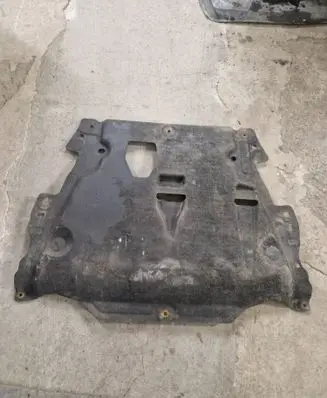 Volvo V70 Engine splash shield/under tray 