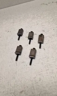 Volkswagen Transporter - Caravelle T5 Fuel Injector clamp holder 