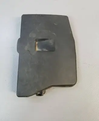 Toyota Avensis T270 Fuse box cover 8266205150