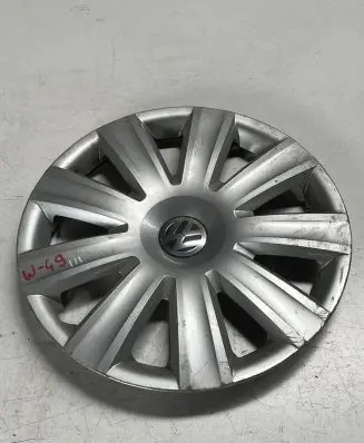 Volkswagen Sharan R16 wheel hub/cap/trim 7N0601147