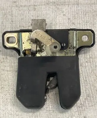 Audi A4 S4 B5 8D Tailgate/trunk/boot lock/catch/latch 8D5827505