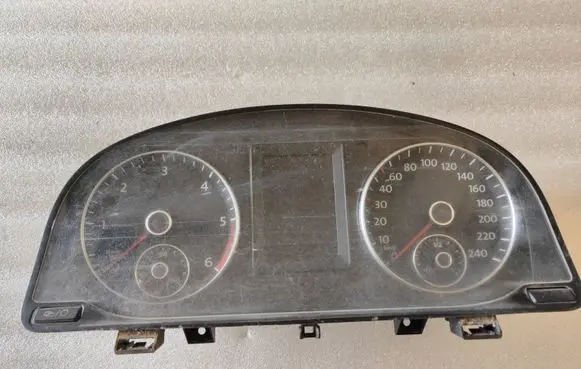 Volkswagen Caddy Speedometer (instrument cluster) 2K0920865J