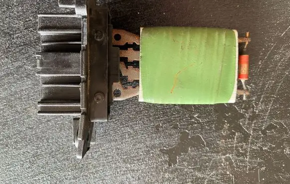 Opel Corsa D Heater blower fan relay 