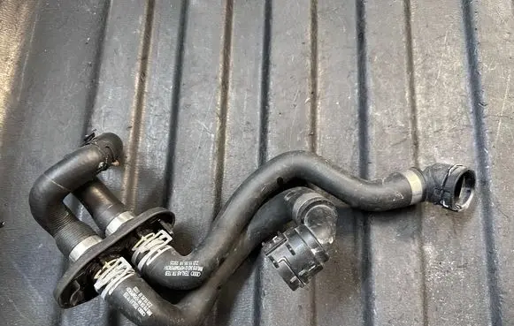 Audi A4 S4 B9 8W Engine coolant pipe/hose 8W0819342Q 8W0819334AN 8W0819350G