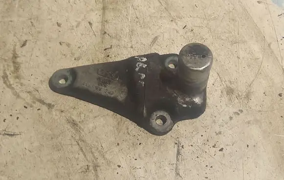 Audi A6 S6 C5 4B Engine mounting bracket 8D0199343J