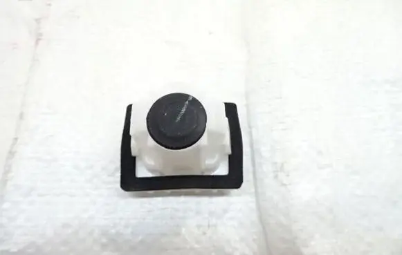 Fender mounting bracket