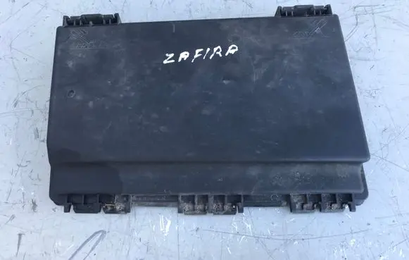 Opel Zafira B Fuse box cover 13125865 74338200