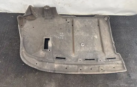 Toyota Avensis T270 Rear bumper underbody cover/under tray 5839905010