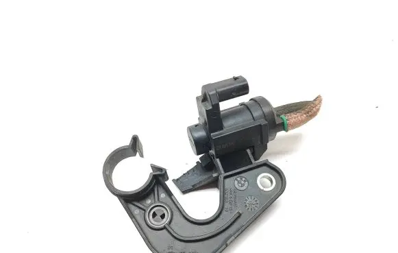 BMW 2 F46 Vacuum valve 8570591 70478502 16T203