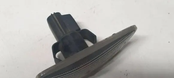 Volvo V70 Front fender indicator light 149144