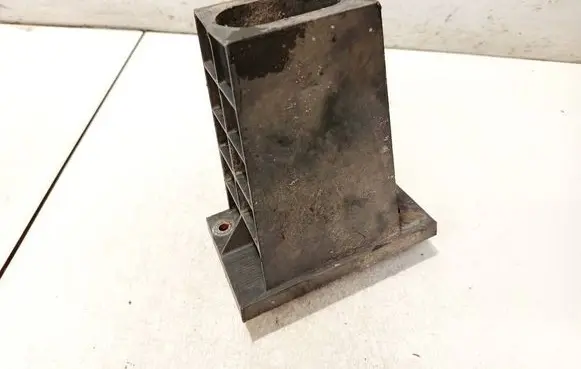 Front bumper mounting bracket