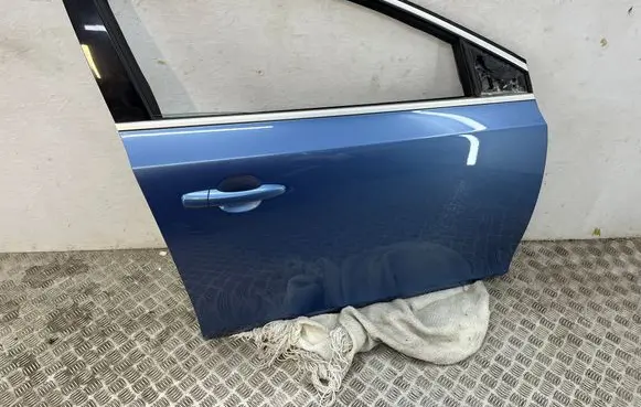 Volvo V40 Front door