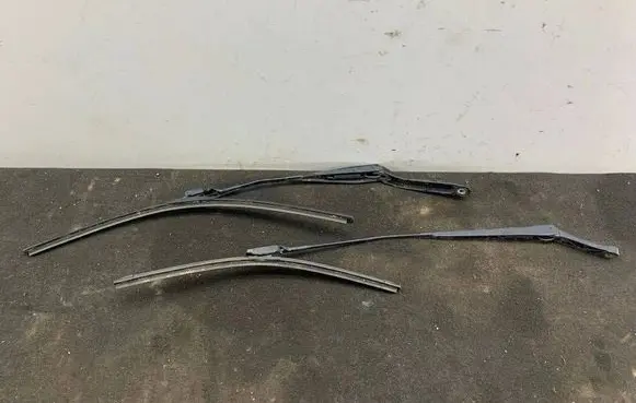 Skoda Superb B6 (3T) Front wiper blade arm 3T2955410A