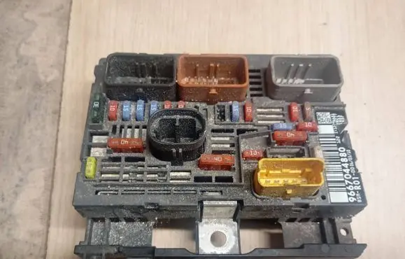 Citroen C4 Grand Picasso BSM Control unit 9667044880