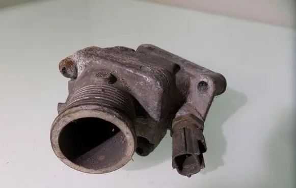 Thermostat/thermostat housing