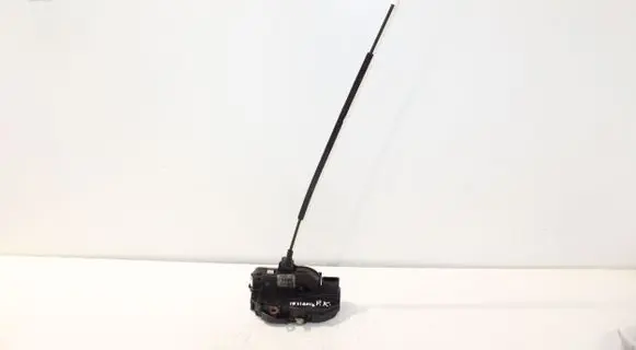 Opel Insignia A Front door lock 13503149