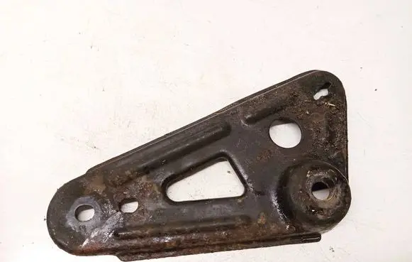 Opel Insignia B Engine mounting bracket 