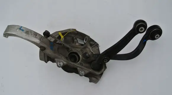 BMW X6M F86 Front wheel hub spindle knuckle