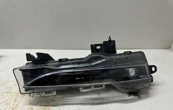 Tesla Model 3 Front fog light 162479800A DC522111A00196