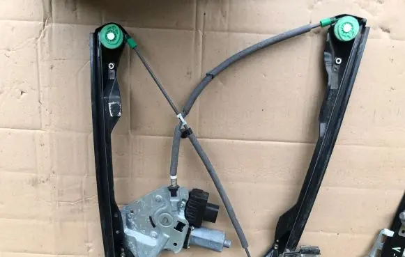 Ford Focus Tailgate lock loop/hook striker 