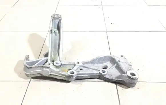 Seat Altea Front lower control arm/wishbone 1K0199296F