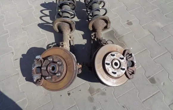 Front wheel hub