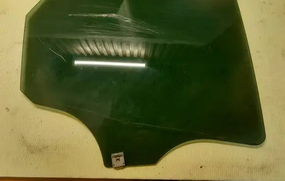 Mazda CX-7 Rear door window glass