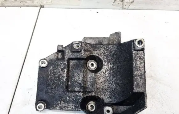 Volkswagen PASSAT B5.5 Engine mounting bracket 038260885C