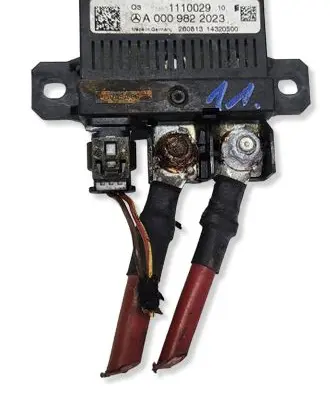 Mercedes-Benz E W212 Charging relay A0009822023KOLUMB