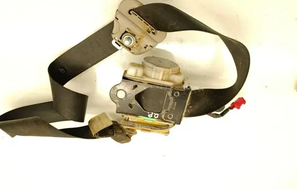 Mitsubishi Pajero Front seatbelt 1047362