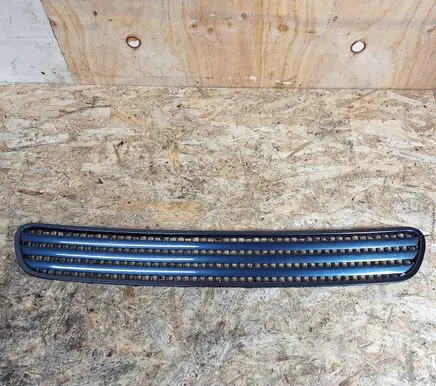 BMW 7 E65 E66 Bonnet/hood grill 8223238
