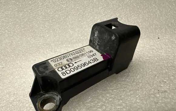 Audi A6 S6 C6 4F Airbag deployment crash/impact sensor 8D0959643B