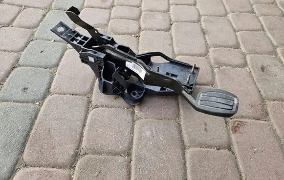 Citroen Berlingo Brake pedal 9816152180